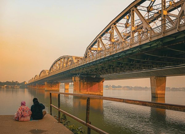 What are the best UK campsites for experiencing local art exhibitions?